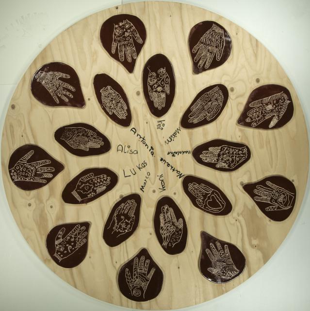 Wir reichen uns die Hände