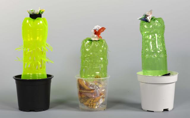 Kaktus aus Plastikmüll