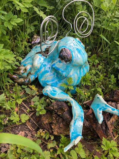 Neues krabbelt aus der Erde